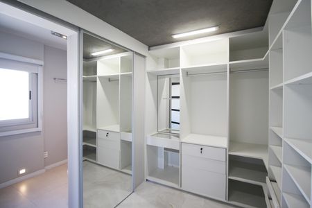 Closet da Suíte  de apartamento para alugar com 2 quartos, 84m² em Vila Nova Conceição, São Paulo