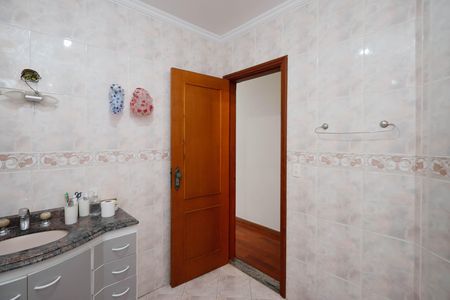 Casa de condomínio à venda com 459m², 4 quartos e 5 vagasBanheiro da Suíte 4
