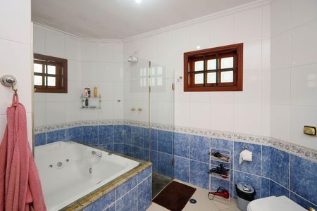 Casa de condomínio à venda com 459m², 4 quartos e 5 vagasBanheiro da Suíte 2