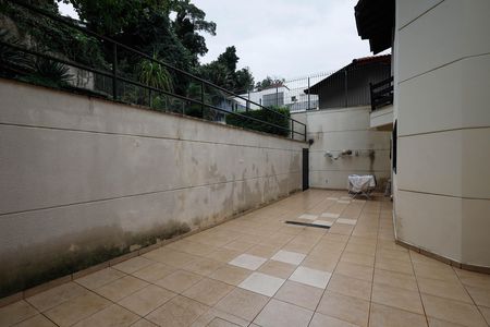 Casa de condomínio à venda com 459m², 4 quartos e 5 vagasQuintal