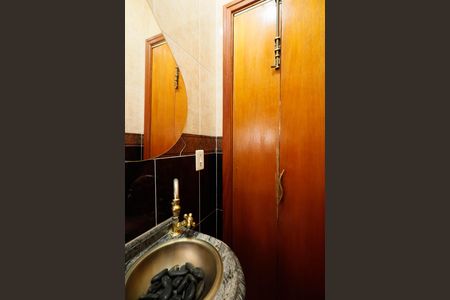 Casa de condomínio à venda com 459m², 4 quartos e 5 vagasLavabo