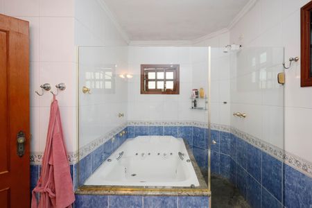 Casa de condomínio à venda com 459m², 4 quartos e 5 vagasBanheiro da Suíte 2