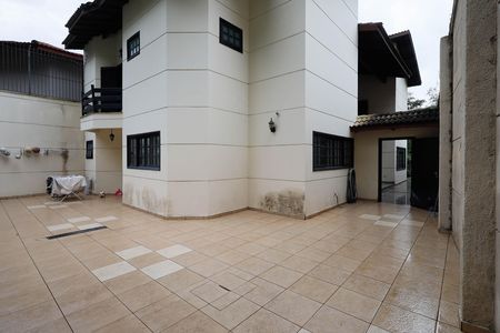 Casa de condomínio à venda com 459m², 4 quartos e 5 vagasQuintal