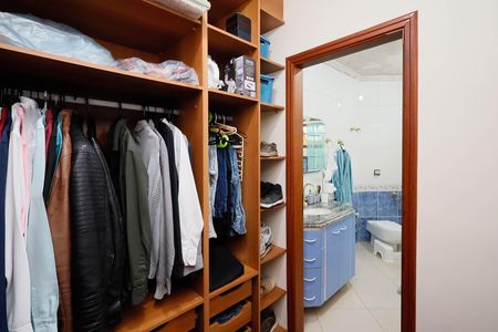 Casa de condomínio à venda com 459m², 4 quartos e 5 vagasCloset da suíte 3