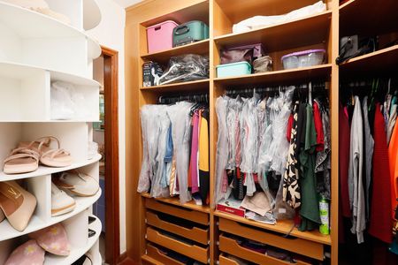 Casa de condomínio à venda com 459m², 4 quartos e 5 vagasCloset da suíte 2