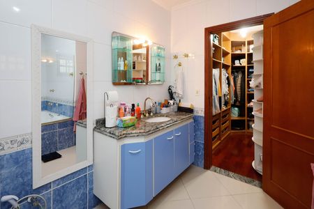 Casa de condomínio à venda com 459m², 4 quartos e 5 vagasBanheiro da Suíte 2
