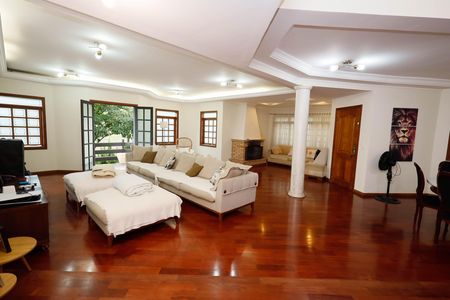 Sala de casa de condomínio à venda com 4 quartos, 459m² em Sítio Barrocada, São Paulo