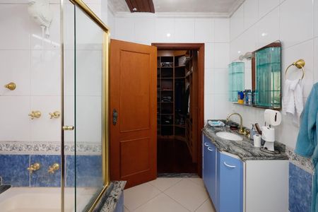 Casa de condomínio à venda com 459m², 4 quartos e 5 vagasBanheiro da Suíte 3