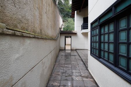 Casa de condomínio à venda com 459m², 4 quartos e 5 vagasQuintal