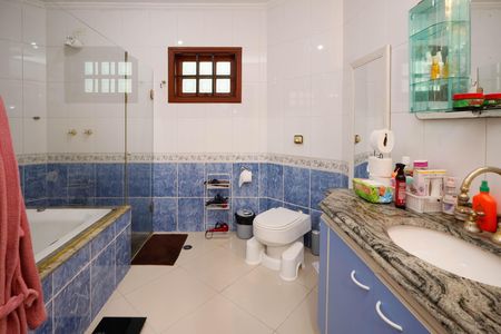 Casa de condomínio à venda com 459m², 4 quartos e 5 vagasBanheiro da Suíte 2