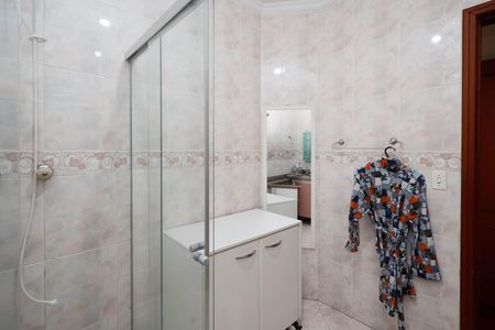 Casa de condomínio à venda com 459m², 4 quartos e 5 vagasBanheiro da Suíte 1