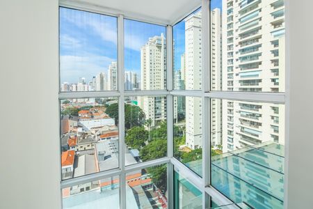 Apartamento para alugar com 200m², 4 quartos e 3 vagas Apartamento para alugar com 200m², 4 quartos e 3 vagasEscada