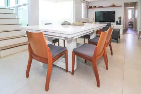 Apartamento para alugar com 200m², 4 quartos e 3 vagas Apartamento para alugar com 200m², 4 quartos e 3 vagasSala