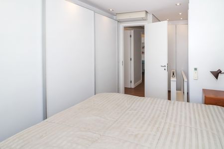 Apartamento para alugar com 200m², 4 quartos e 3 vagas Apartamento para alugar com 200m², 4 quartos e 3 vagasSuíte