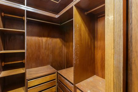 Apartamento para alugar com 120m², 3 quartos e 2 vagas Apartamento para alugar com 120m², 3 quartos e 2 vagasCloset da suíte