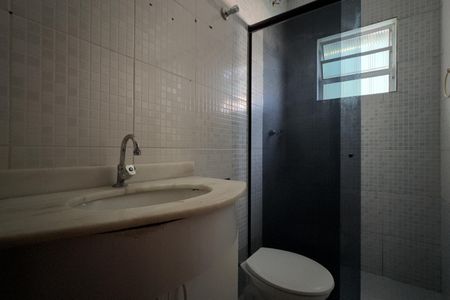 Casa para alugar com 80m², 2 quartos e 2 vagas Casa para alugar com 80m², 2 quartos e 2 vagasBanheiro da Suíte