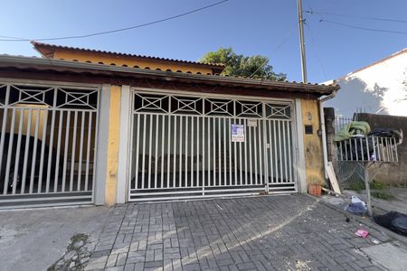 Casa para alugar com 80m², 2 quartos e 2 vagas Casa para alugar com 80m², 2 quartos e 2 vagasFachada com placa