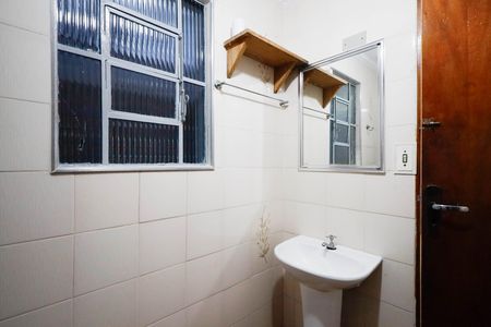 Casa para alugar com 70m², 2 quartos e 1 vaga Casa para alugar com 70m², 2 quartos e 1 vagaBanheiro