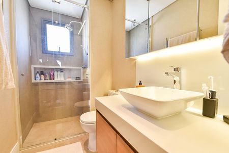 Apartamento à venda com 85m², 2 quartos e 2 vagas Apartamento à venda com 85m², 2 quartos e 2 vagasBanheiro da suíte
