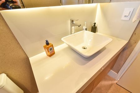 Apartamento à venda com 85m², 2 quartos e 2 vagas Apartamento à venda com 85m², 2 quartos e 2 vagasBanheiro da suíte