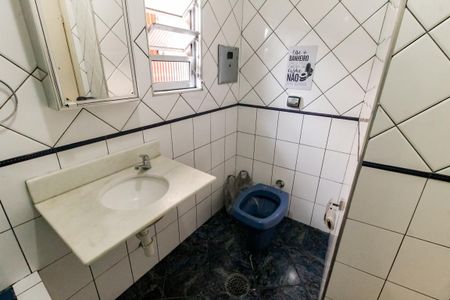 Banheiro Corredor de casa para alugar com 2 quartos, 120m² em Jardim Faria Lima, São Paulo