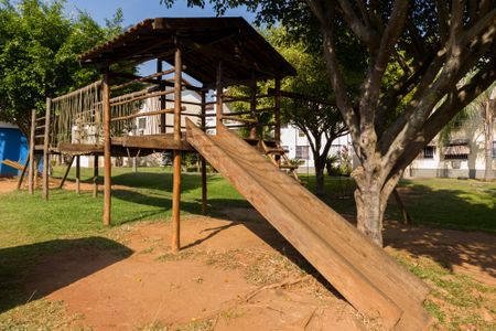 Apartamento para alugar com 45m², 2 quartos e 1 vaga Apartamento para alugar com 45m², 2 quartos e 1 vagaÁrea comum - Playground