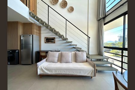 Sala de apartamento para alugar com 1 quarto, 55m² em Barra da Lagoa, Florianópolis