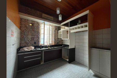 Casa para alugar com 174m², 3 quartos e sem vaga