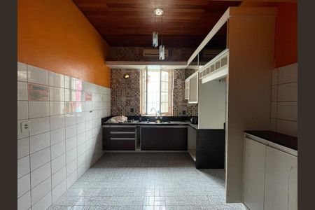 Casa para alugar com 174m², 3 quartos e sem vaga