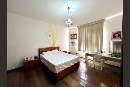 Casa à venda com 791m², 5 quartos e 5 vagas