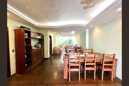 Casa à venda com 791m², 5 quartos e 5 vagas