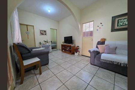 Casa à venda com 7 quartos, 240m² em Vista Alegre, Belo Horizonte