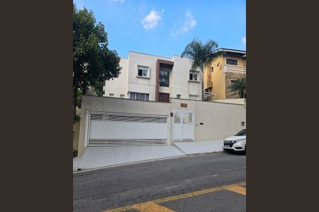 Casa para alugar com 245m², 4 quartos e sem vaga Casa para alugar com 245m², 4 quartos e sem vagaFachada