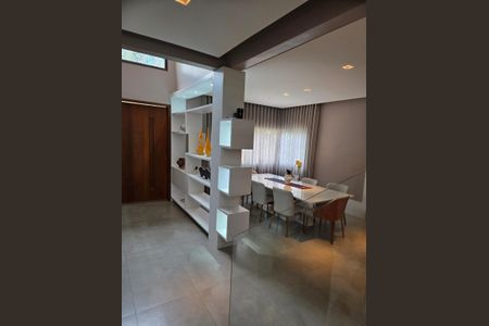 Casa para alugar com 245m², 4 quartos e sem vaga Casa para alugar com 245m², 4 quartos e sem vagaSala de Jantar