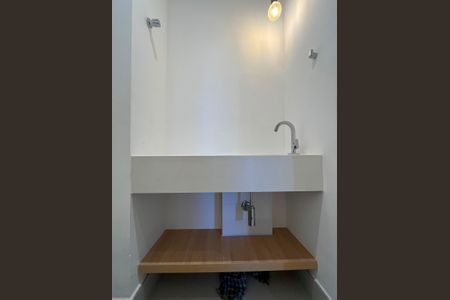 Apartamento para alugar com 156m², 3 quartos e 3 vagas Apartamento para alugar com 156m², 3 quartos e 3 vagasLavabo