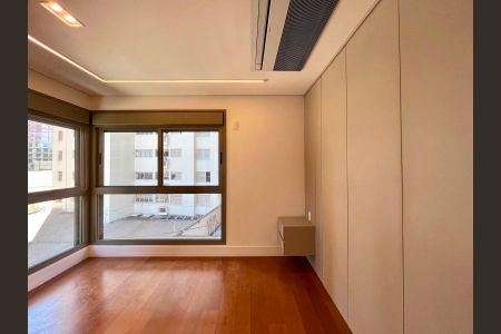 Apartamento para alugar com 156m², 3 quartos e 3 vagas Apartamento para alugar com 156m², 3 quartos e 3 vagasSuíte