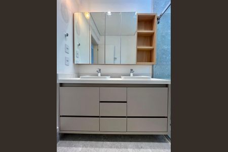 Apartamento para alugar com 156m², 3 quartos e 3 vagas Apartamento para alugar com 156m², 3 quartos e 3 vagasBanheiro da Suíte