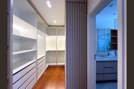 Apartamento para alugar com 156m², 3 quartos e 3 vagas Apartamento para alugar com 156m², 3 quartos e 3 vagasCloset
