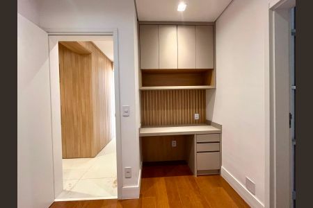 Apartamento para alugar com 156m², 3 quartos e 3 vagas Apartamento para alugar com 156m², 3 quartos e 3 vagasCorredor