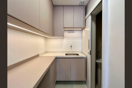 Área de Serviço de apartamento para alugar com 3 quartos, 156m² em Cambuí, Campinas