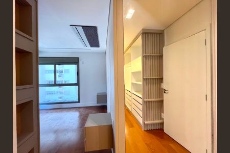 Apartamento para alugar com 156m², 3 quartos e 3 vagas Apartamento para alugar com 156m², 3 quartos e 3 vagasCloset