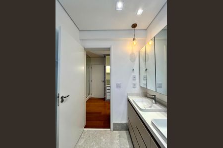 Apartamento para alugar com 156m², 3 quartos e 3 vagas Apartamento para alugar com 156m², 3 quartos e 3 vagasBanheiro da Suíte