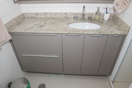 Apartamento à venda com 76m², 3 quartos e 2 vagas Apartamento à venda com 76m², 3 quartos e 2 vagasBanheiro da Suíte