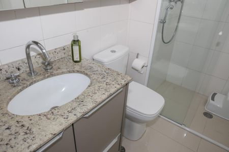 Apartamento à venda com 76m², 3 quartos e 2 vagas Apartamento à venda com 76m², 3 quartos e 2 vagasBanheiro Social