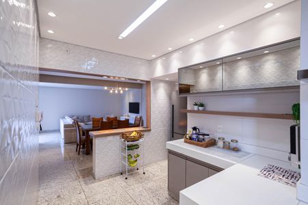 Apartamento à venda com 191m², 4 quartos e 2 vagasCozinha