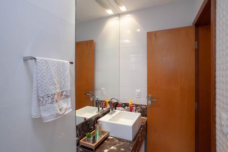 Apartamento à venda com 191m², 4 quartos e 2 vagasBanheiro da suíte 