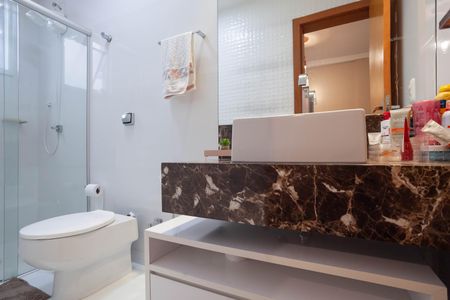 Apartamento à venda com 191m², 4 quartos e 2 vagasBanheiro da suíte 
