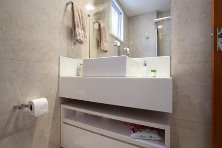 Apartamento à venda com 191m², 4 quartos e 2 vagasBanheiro social 