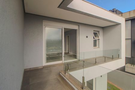 Casa de condomínio à venda com 286m², 4 quartos e 4 vagas Casa de condomínio à venda com 286m², 4 quartos e 4 vagasVaranda