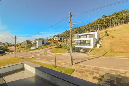 Casa de condomínio à venda com 286m², 4 quartos e 4 vagas Casa de condomínio à venda com 286m², 4 quartos e 4 vagasVista